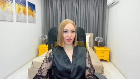 larakrein online show from 01.30.25