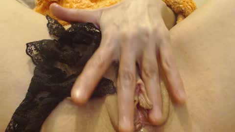 Snapshot of laralhotr chatting on 12.31.24 laralhotr online show from 12.31.24