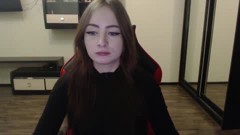 Laralianna online show from 01.04.25