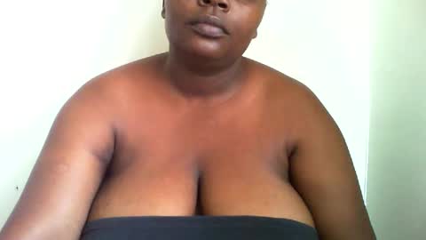 Snapshot of laralovex chatting on 01.14.25 laralovex online show from 01.14.25