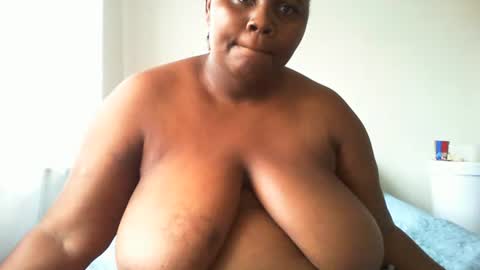 Snapshot of laralovex chatting on 03.16.26 laralovex online show from 03.16.26