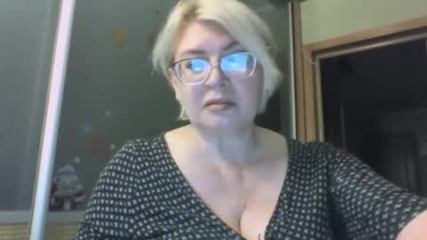 Snapshot of laramrs chatting on 09.25.25 laramrs online show from 09.25.25