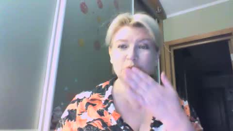 Snapshot of laramrs chatting on 09.29.25 laramrs online show from 09.29.25