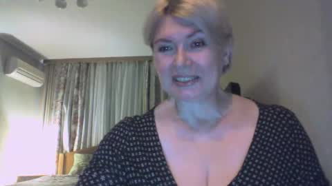 Snapshot of laramrs chatting on 10.14.25 laramrs online show from 10.14.25