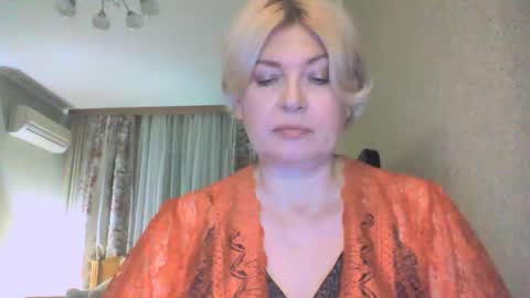 Snapshot of laramrs chatting on 10.16.25 laramrs online show from 10.16.25