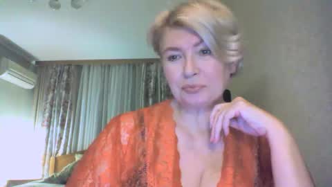 Snapshot of laramrs chatting on 10.20.25 laramrs online show from 10.20.25