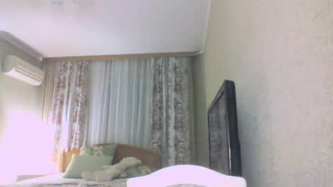 Snapshot of laramrs chatting on 10.29.25 laramrs online show from 10.29.25