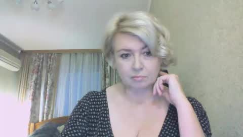 Snapshot of laramrs chatting on 11.15.25 laramrs online show from 11.15.25