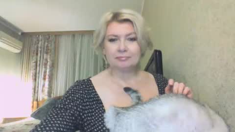 Snapshot of laramrs chatting on 11.19.25 laramrs online show from 11.19.25