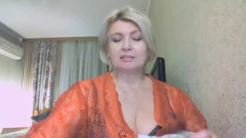 Snapshot of laramrs chatting on 11.21.25 laramrs online show from 11.21.25