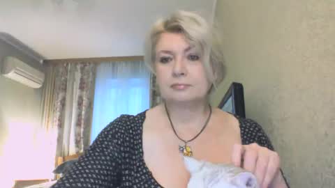 Snapshot of laramrs chatting on 11.29.25 laramrs online show from 11.29.25