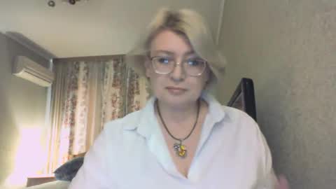 Snapshot of laramrs chatting on 12.14.25 laramrs online show from 12.14.25