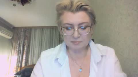 Snapshot of laramrs chatting on 12.15.25 laramrs online show from 12.15.25