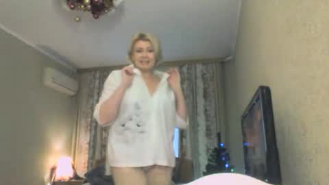 Snapshot of laramrs chatting on 12.20.25 laramrs online show from 12.20.25