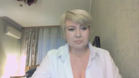 Snapshot of laramrs chatting on 12.21.25 laramrs online show from 12.21.25