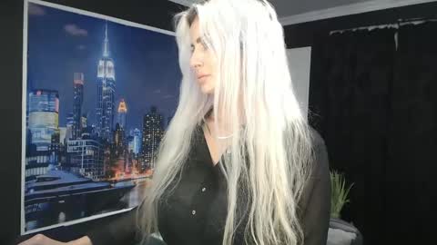 laras_moans online show from 12.12.24