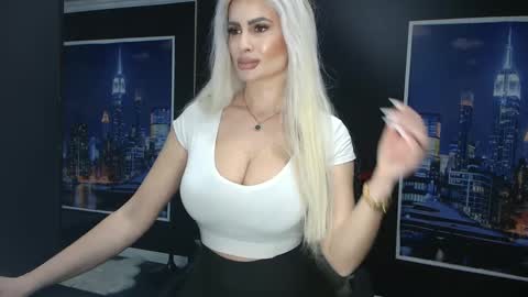 laras_moans online show from 03.03.25