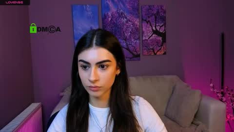 Snapshot of laratiz chatting on 11.14.25 laratiz online show from 11.14.25