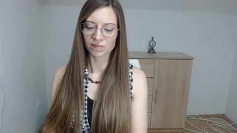 larawinters online show from 02.08.25