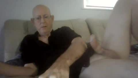 Snapshot of largerthan chatting on 06.09.26 largerthan- say hi on entry online show from 06.09.26