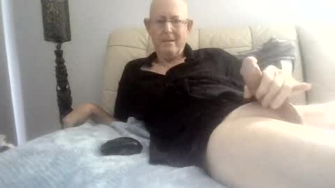 Snapshot of largerthan chatting on 07.29.26 largerthan- say hi on entry online show from 07.29.26