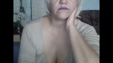 larisaq4ugo24 online show from 11.21.25