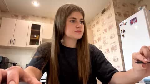 Snapshot of larrainewildenberg chatting on 10.08.25 I am Jane ntmu Lets hit 10 Thumbs Up together online show from 10.08.25