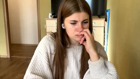 Snapshot of larrainewildenberg chatting on 10.13.25 I am Jane ntmu Lets hit 10 Thumbs Up together online show from 10.13.25