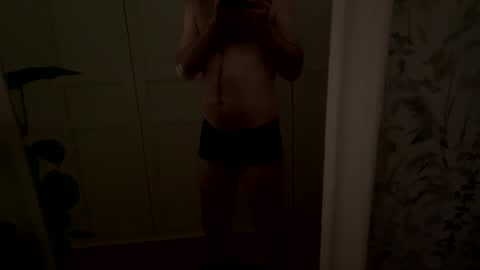 Snapshot of larssonxx chatting on 12.16.25 larssonxx online show from 12.16.25