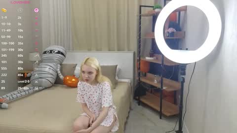 Emilia for my friends Amy online show from 11.07.25