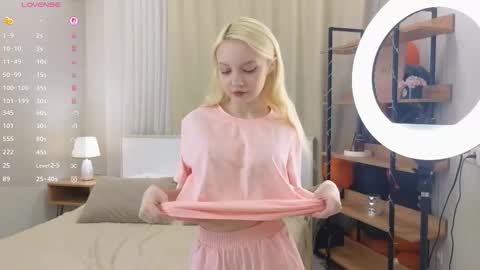 Emilia for my friends Amy online show from 11.12.25