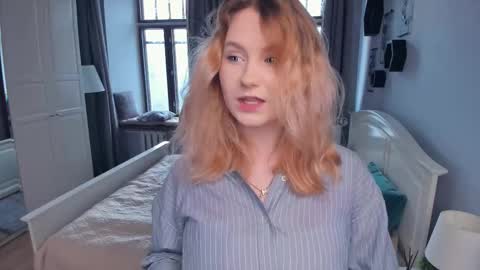 Snapshot of lasky_blesss chatting on 10.30.25 Julia online show from 10.30.25