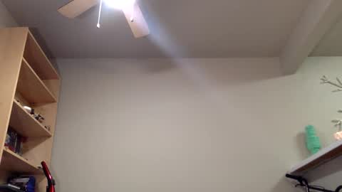 Snapshot of latenightkash chatting on 02.25.26 Roxy blue online show from 02.25.26