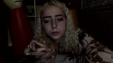 Snapshot of latenightkash chatting on 02.26.26 Roxy blue online show from 02.26.26