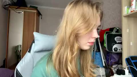 Snapshot of lateshastarnaud chatting on 06.25.26 Linet online show from 06.25.26
