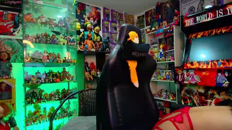 Snapshot of latin_couple77 chatting on 02.15.25 Sara y Andy online show from 02.15.25