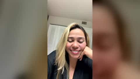 Snapshot of latina2027 chatting on 03.22.26 latina2027 online show from 03.22.26