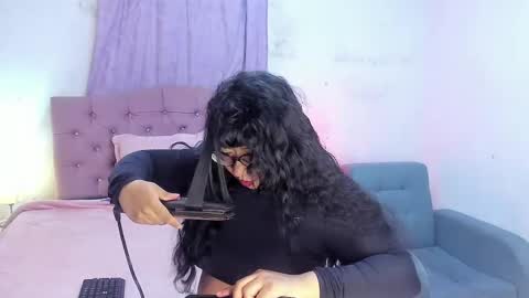 Snapshot of latinabombsheell chatting on 05.11.26 Martina online show from 05.11.26