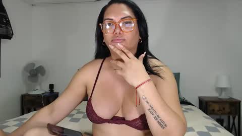 Snapshot of latinaflower_ts chatting on 05.27.26 FLOR SALVAJE online show from 05.27.26