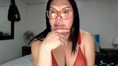 Snapshot of latinaflower_ts chatting on 06.17.26 FLOR SALVAJE online show from 06.17.26