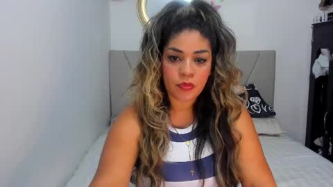 latinamav22 online show from 04.21.26