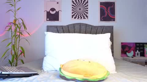 Snapshot of latinguyxl chatting on 12.05.25 Logan online show from 12.05.25