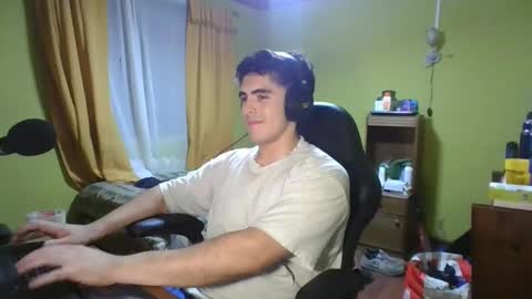 Snapshot of latinn_babe chatting on 02.14.25 latinn_babe online show from 02.14.25