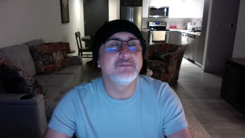 QS - INDEPENDENT MODEL online show from 01.18.25