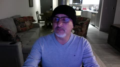 QS - INDEPENDENT MODEL online show from 01.19.25