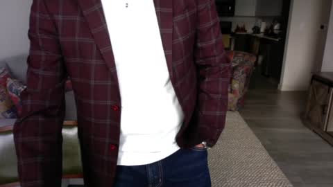 QS - INDEPENDENT MODEL online show from 01.21.25