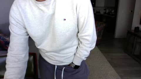 QS - INDEPENDENT MODEL online show from 01.25.25