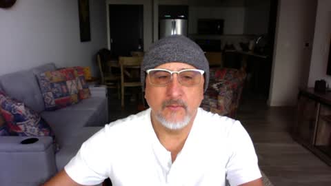 QS - INDEPENDENT MODEL online show from 01.26.25