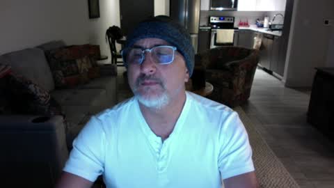 QS - INDEPENDENT MODEL online show from 01.27.25