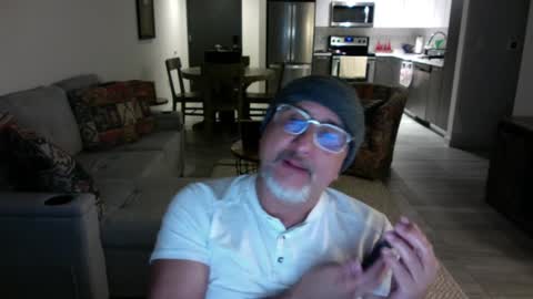 QS - INDEPENDENT MODEL online show from 01.31.25